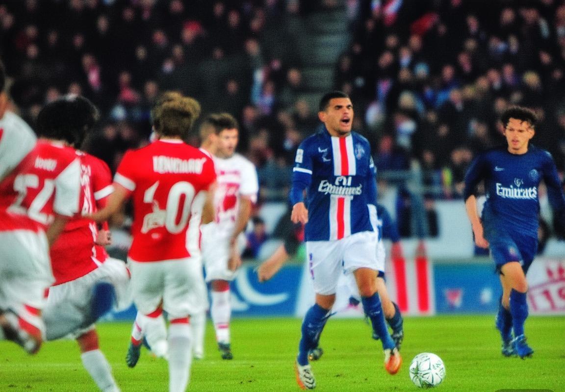 巴黎圣日耳曼VS马赛：巅峰对决精彩回顾与战术分析(图1)